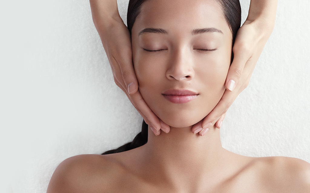 Le Mirage Clarins Facial Close Up